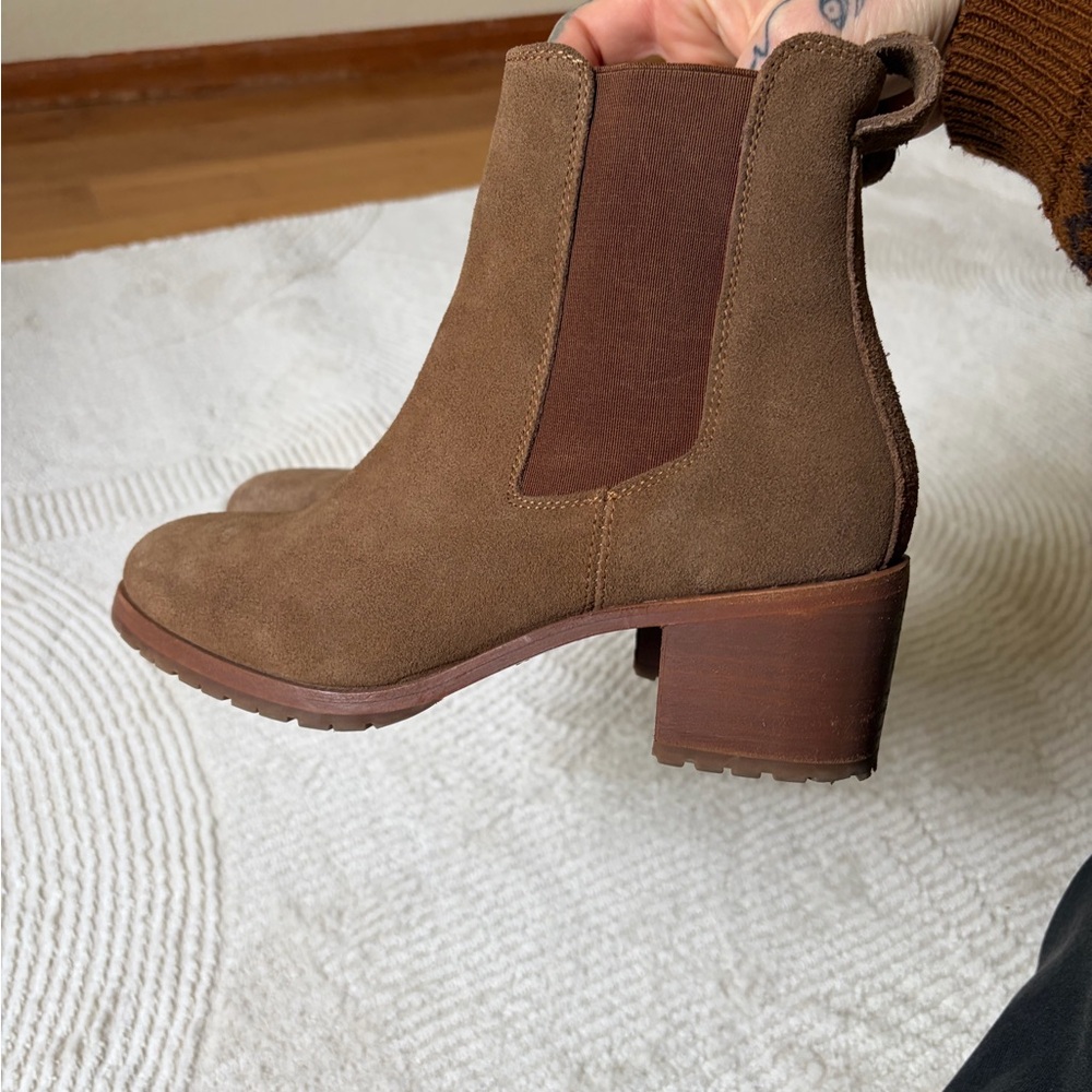 Nisolo ana Go-To Heeled Leather Chelsea Boot Size 8.5 Taupe Color Fall Capsule